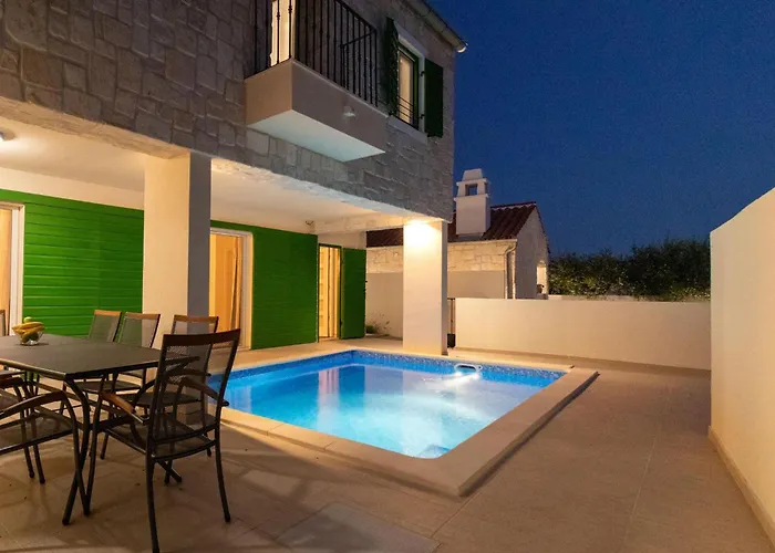 Semesterbostad Awesome In