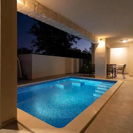 Awesome In Nyaraló *